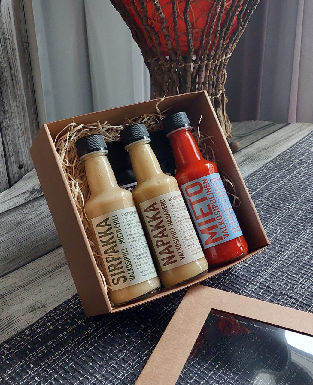 Valkosipulinen lahjapakkaus